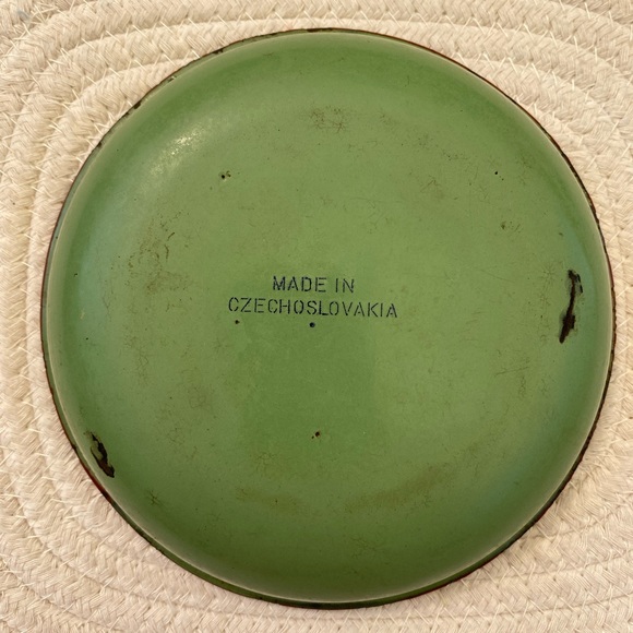 Vintage enamel tin small plate- made in Czechoslovakia- Girl feeding ducks/geese - Picture 7 of 12